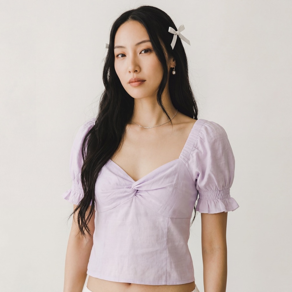 Nine West lavender Twist Front Puff Sleeve Milk Maid Top
Spring Coquette girl
